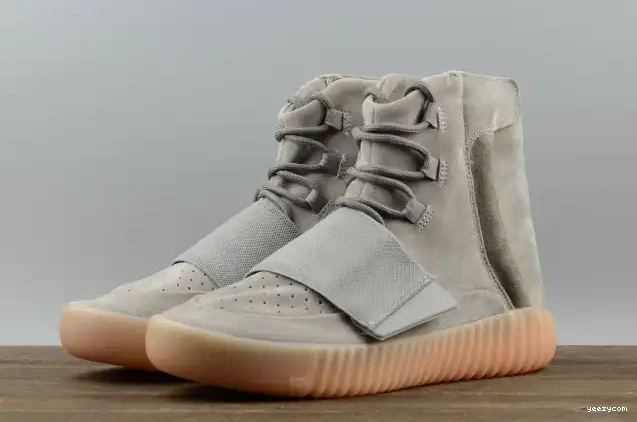 ADIDAS GREY YEEZY DARK LIGHT GLOW BOOST BB1840 GUM 750 0623